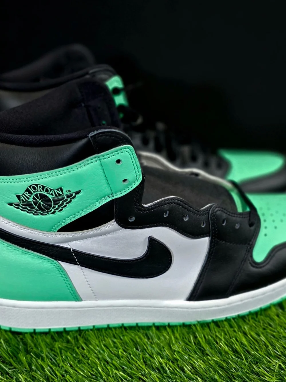 Air Jordan 1 Retro High OG Green Glow